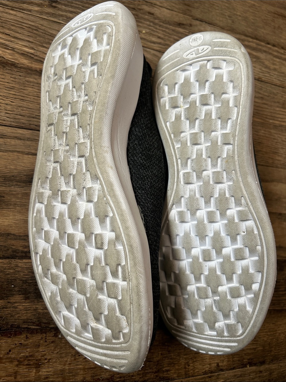 Athletic Works  women’s Slip-On Knit Memory Foam Loafers - Picture 6 of 7